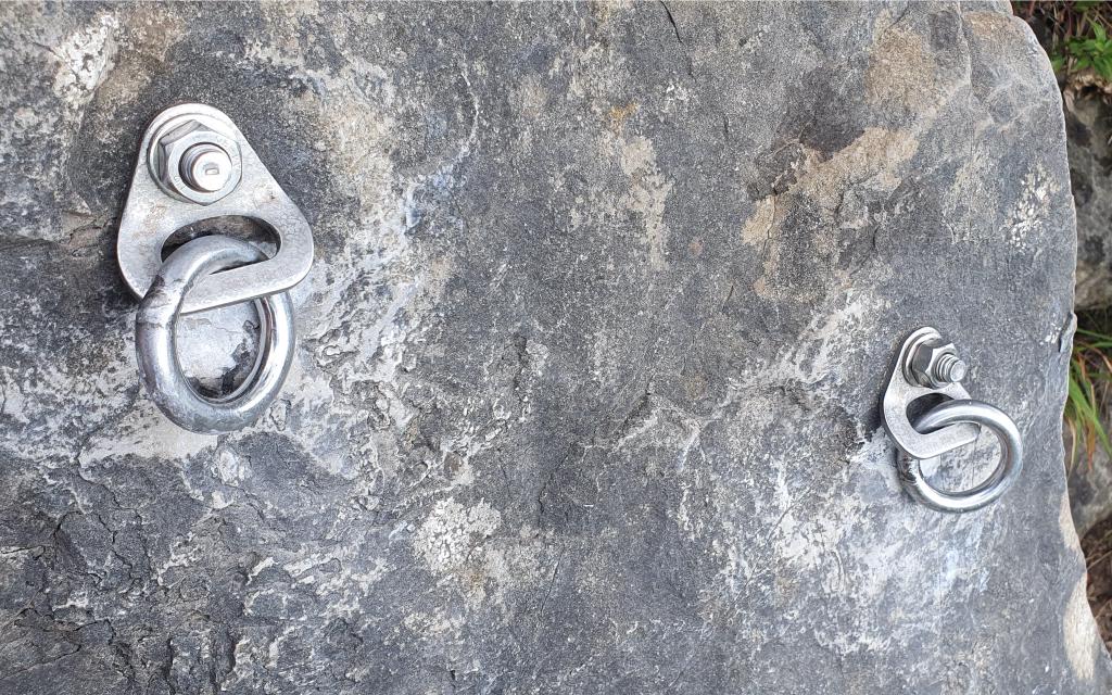 Two shiny rings, the left one is higher than the right.